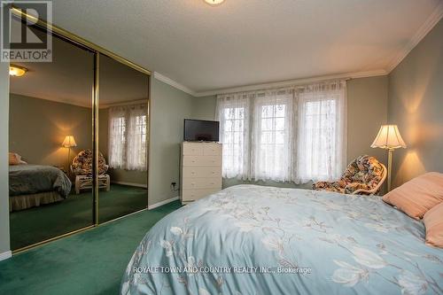 18 Corneil Street, Kawartha Lakes, ON - Indoor Photo Showing Bedroom