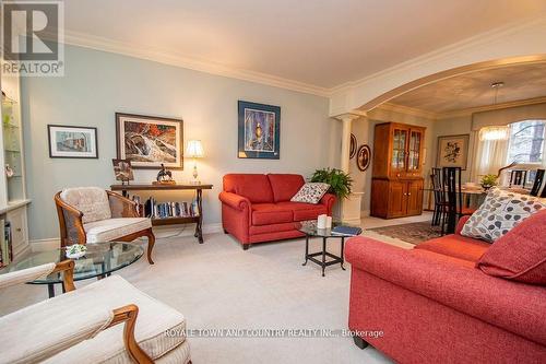18 Corneil Street, Kawartha Lakes, ON - Indoor Photo Showing Living Room