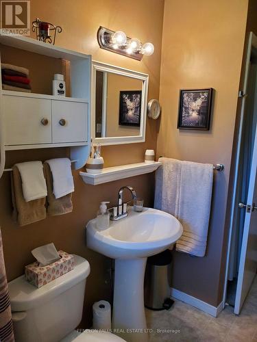 120 Clifton Street, Kawartha Lakes, ON - Indoor Photo Showing Bathroom