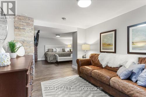 35 Indian Trail, Collingwood, ON - Indoor Photo Showing Living Room
