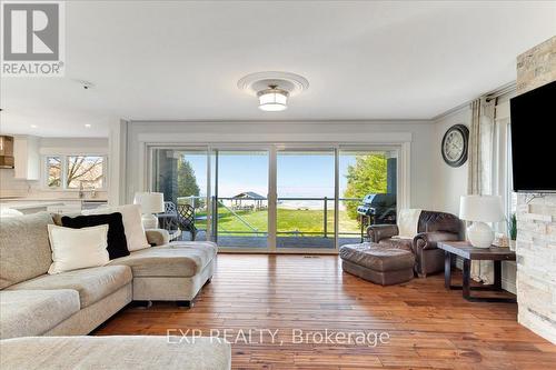 35 Indian Trail, Collingwood, ON - Indoor Photo Showing Living Room
