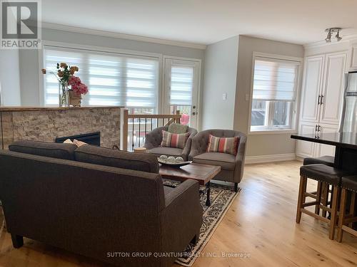 53C - 928 Queen Street W, Mississauga, ON - Indoor Photo Showing Living Room