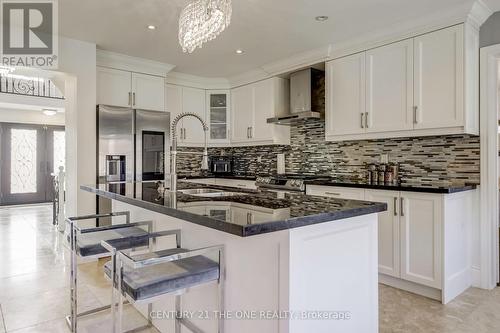 408 Elgin Mills Road W, Richmond Hill, ON - Indoor Photo Showing Kitchen With Upgraded Kitchen