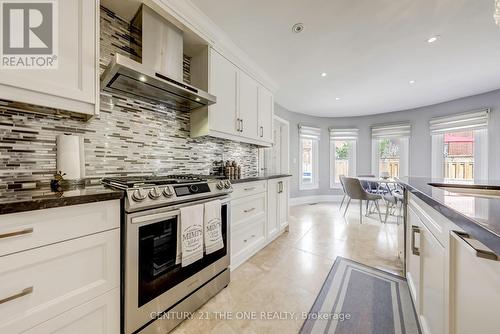 408 Elgin Mills Road W, Richmond Hill, ON - Indoor Photo Showing Kitchen With Upgraded Kitchen