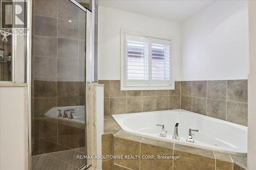 174 Tawny Crescent, Oakville, ON - Indoor Photo Showing Bathroom