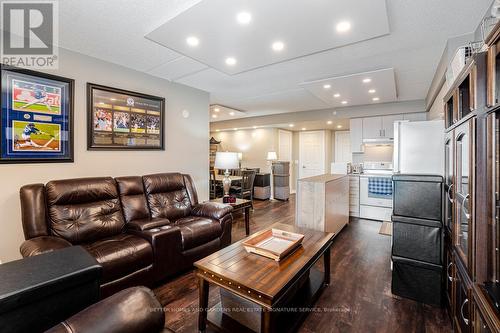 907 - 716 Main Street E, Milton, ON - Indoor Photo Showing Living Room