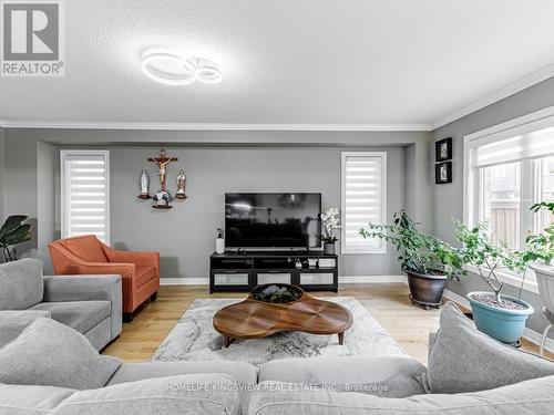 87 Willoughby Way, New Tecumseth, ON - Indoor Photo Showing Living Room