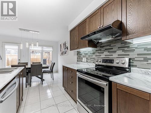 87 Willoughby Way, New Tecumseth, ON - Indoor Photo Showing Kitchen With Stainless Steel Kitchen With Upgraded Kitchen
