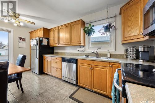 463 Sangster Boulevard, Regina, SK - Indoor Photo Showing Kitchen With Double Sink