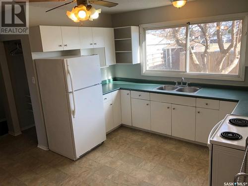 2913 33Rd Street W, Saskatoon, SK - Indoor Photo Showing Kitchen With Double Sink