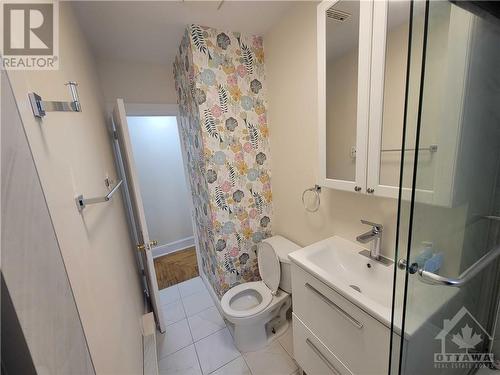 257 Bronson Street Unit#1, Ottawa, ON - Indoor Photo Showing Bathroom