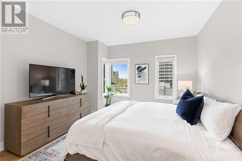 379 Dominion Avenue, Ottawa, ON - Indoor Photo Showing Bedroom