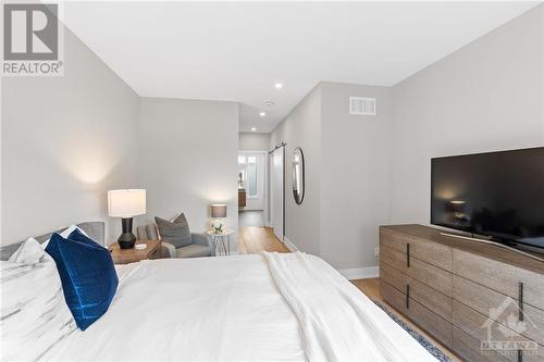 379 Dominion Avenue, Ottawa, ON - Indoor Photo Showing Bedroom