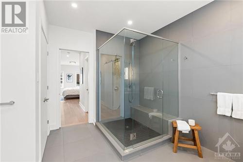 379 Dominion Avenue, Ottawa, ON - Indoor Photo Showing Bathroom