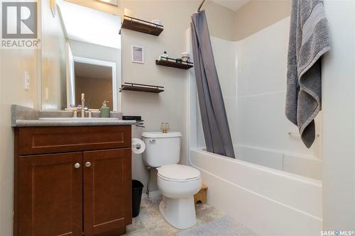 125 700 2Nd Avenue S, Martensville, SK - Indoor Photo Showing Bathroom