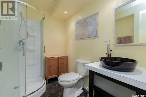 125 700 2Nd Avenue S, Martensville, SK - Indoor Photo Showing Bathroom