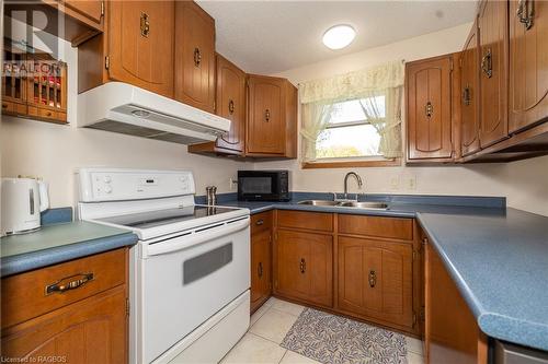 775 21St Street E, Owen Sound, ON - Indoor Photo Showing Kitchen With Double Sink