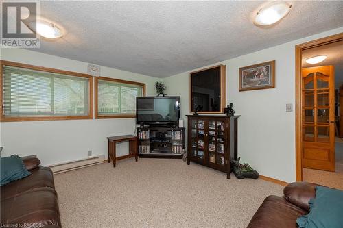 775 21St Street E, Owen Sound, ON - Indoor Photo Showing Living Room