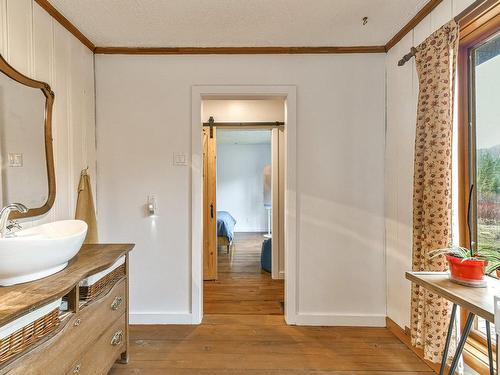 Ensuite bathroom - 750 Ch. Des Hauteurs, Sainte-Marguerite-Du-Lac-Masson, QC - Indoor Photo Showing Other Room
