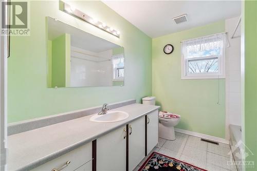 main bath - 3340 Woodkilton Road, Ottawa, ON - Indoor Photo Showing Bathroom