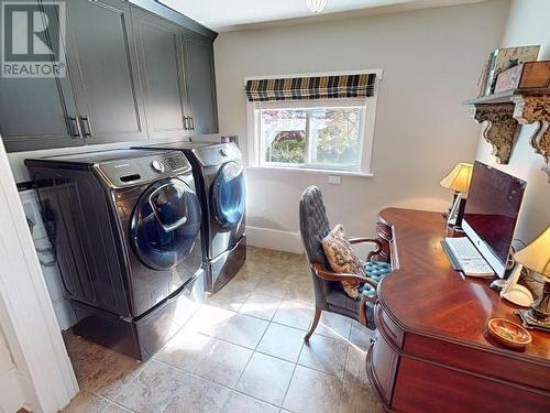 5662 Marine Ave, Powell River, BC - Indoor Photo Showing Laundry Room