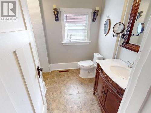 5662 Marine Ave, Powell River, BC - Indoor Photo Showing Bathroom