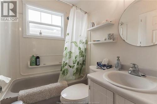 45 Frier St, Moncton, NB - Indoor Photo Showing Bathroom