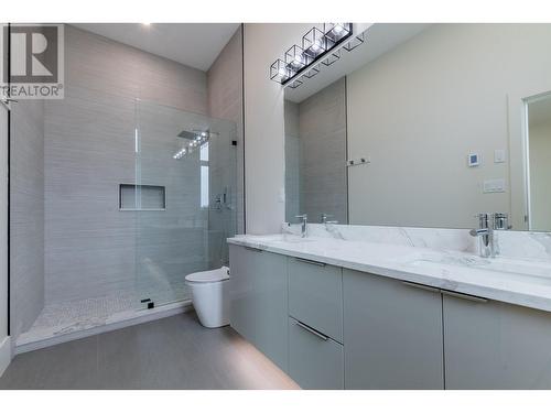 3163 Munro Way, Prince George, BC - Indoor Photo Showing Bathroom