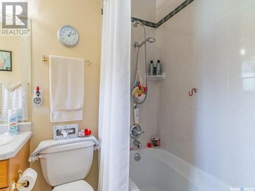 3341 Dieppe Street, Saskatoon, SK - Indoor Photo Showing Bathroom