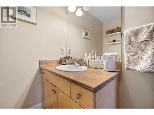 2551 Shoreline Drive Unit# 105, Lake Country, BC - Indoor Photo Showing Bathroom