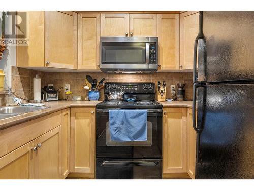 2551 Shoreline Drive Unit# 105, Lake Country, BC - Indoor Photo Showing Kitchen