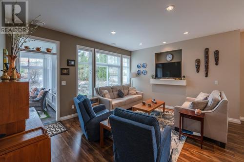 2450 Radio Tower Road Unit# 114, Oliver, BC - Indoor Photo Showing Living Room