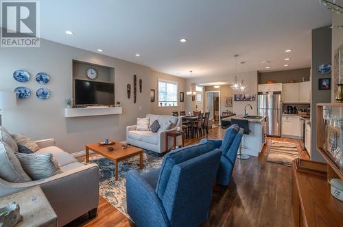 2450 Radio Tower Road Unit# 114, Oliver, BC - Indoor Photo Showing Living Room