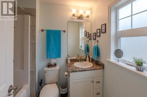 2450 Radio Tower Road Unit# 114, Oliver, BC - Indoor Photo Showing Bathroom