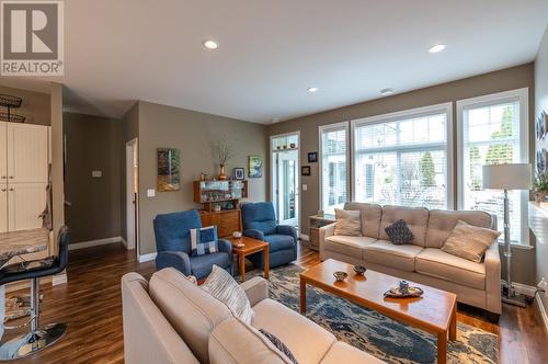 2450 Radio Tower Road Unit# 114, Oliver, BC - Indoor Photo Showing Living Room