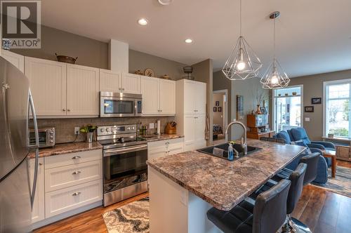 2450 Radio Tower Road Unit# 114, Oliver, BC - Indoor Photo Showing Kitchen With Double Sink