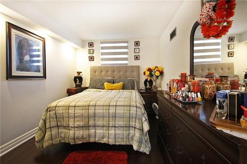 145 Hillcrest Avenue|Unit #209, Mississauga, ON - Indoor Photo Showing Bedroom
