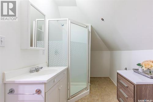 1116 1St Avenue Nw, Moose Jaw, SK - Indoor Photo Showing Bathroom