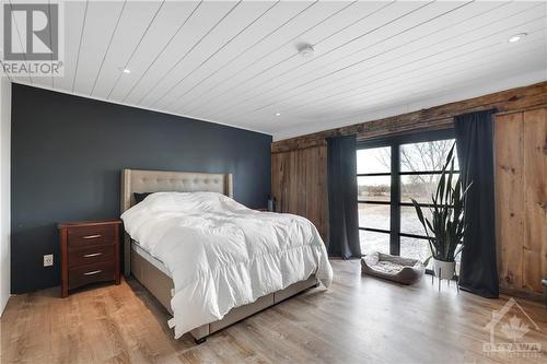 9261 33 Highway, Napanee, ON - Indoor Photo Showing Bedroom