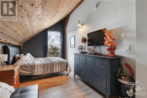 9261 33 Highway, Napanee, ON - Indoor Photo Showing Bedroom