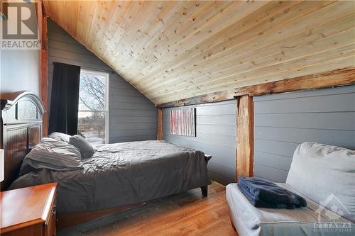 9261 33 Highway, Napanee, ON - Indoor Photo Showing Bedroom