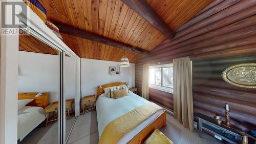 4926 Gloinnzun Crescent, 108 Mile Ranch, BC - Indoor Photo Showing Bedroom