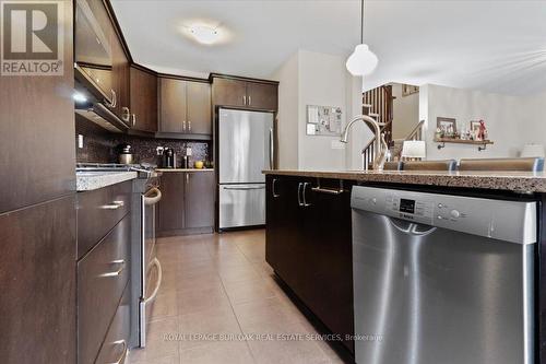 4182 Prudham Avenue, Burlington, ON - Indoor Photo Showing Kitchen With Upgraded Kitchen