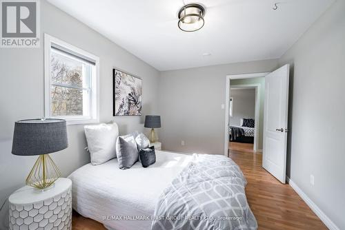 22 Kinsmen Court, Whitby, ON - Indoor Photo Showing Bedroom