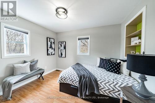 22 Kinsmen Court, Whitby, ON - Indoor Photo Showing Bedroom