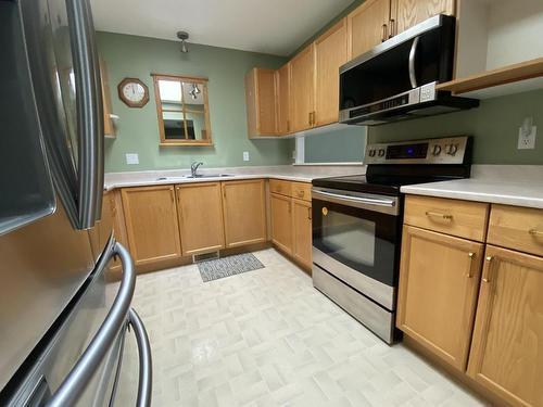 3-2760 Voght Street, Merritt, BC - Indoor Photo Showing Kitchen With Double Sink