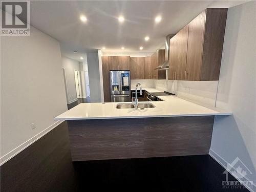 563 Knotridge Street, Ottawa, ON - Indoor Photo Showing Kitchen With Double Sink With Upgraded Kitchen