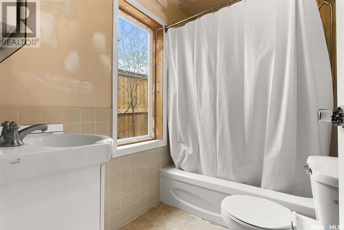 112 Green Avenue, Regina Beach, SK - Indoor Photo Showing Bathroom