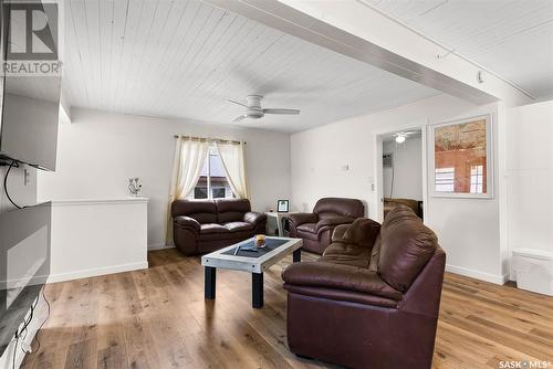 112 Green Avenue, Regina Beach, SK - Indoor Photo Showing Living Room