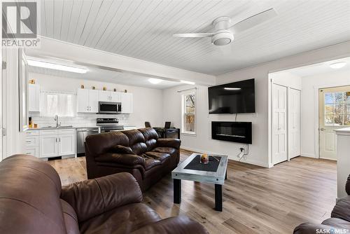 112 Green Avenue, Regina Beach, SK - Indoor Photo Showing Living Room